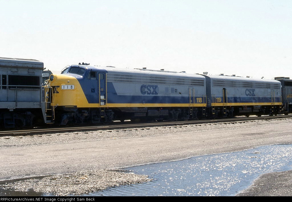 Freshly Painted CSX 118 and 119